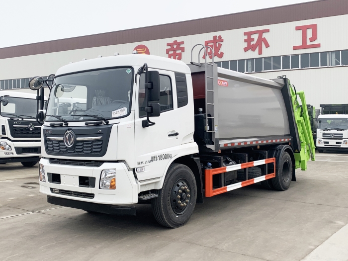 東風(fēng)天錦壓縮式垃圾車(chē)（擺臂后裝）